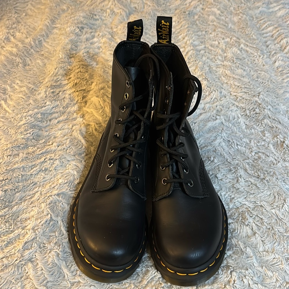 Dr. Martens 1460 leather black boots